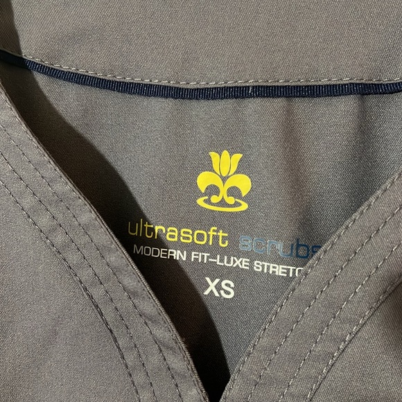 Ultrasoft Stretch Drop Neck 2 Pocket Scrub Top Style # 8200 NWT Dark Grey - Picture 2 of 9